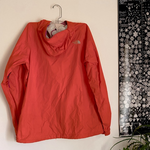 North face lightweight rain jacket - Picture 2 of 2